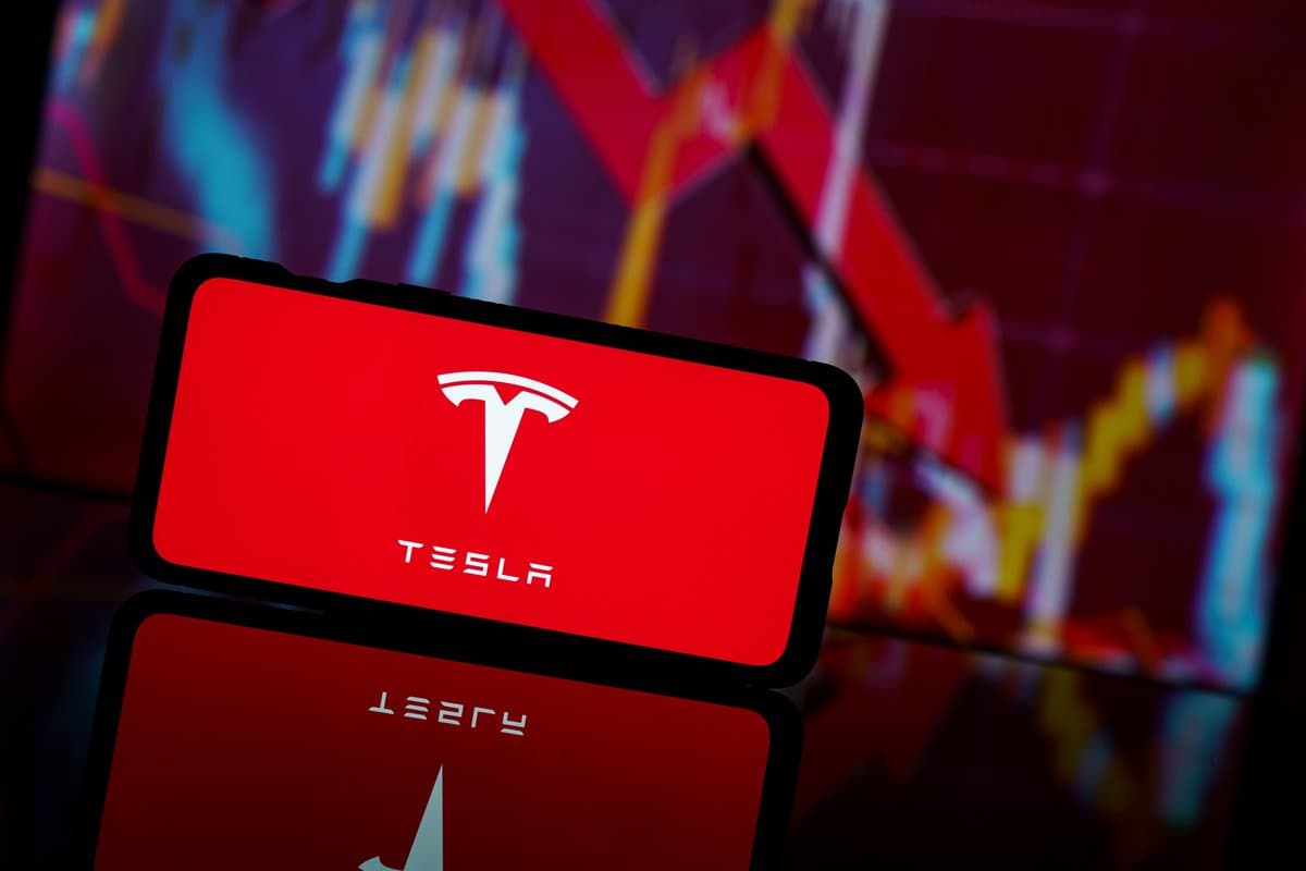 Tesla en chute libre : l&rsquo;action dévisse, les investisseurs s&rsquo;inquiètent