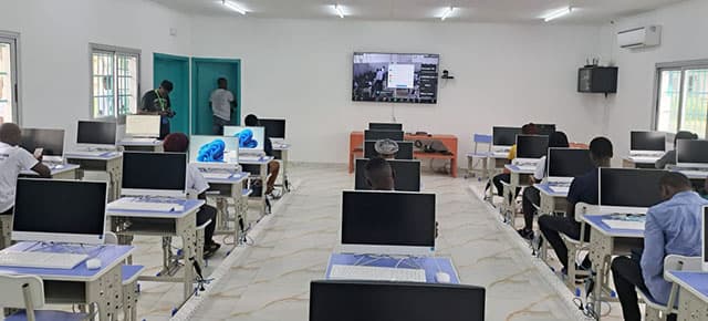 L’Éducation Supérieure Gabonaise à l’Ère du Numérique : La Tech en Renfort