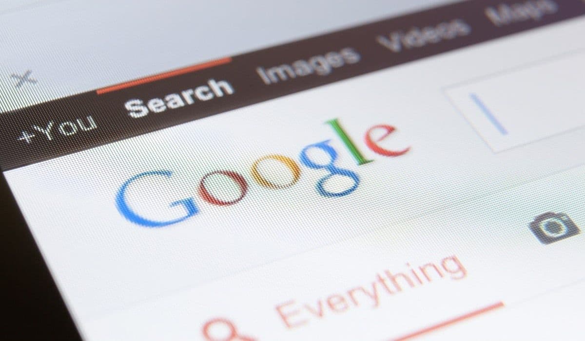 Google expérimente l’ajout de coches bleues dans ses résultats de recherche